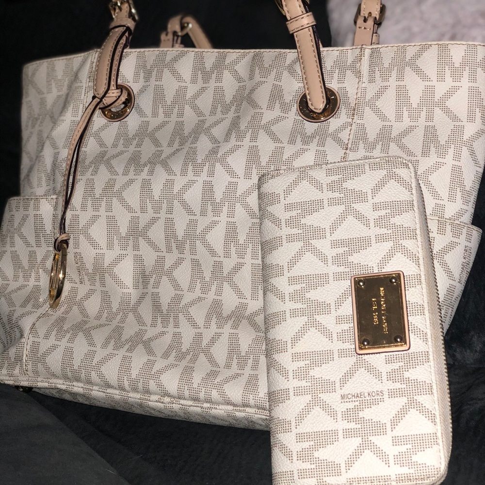 Michael Kors White Bag with wallet